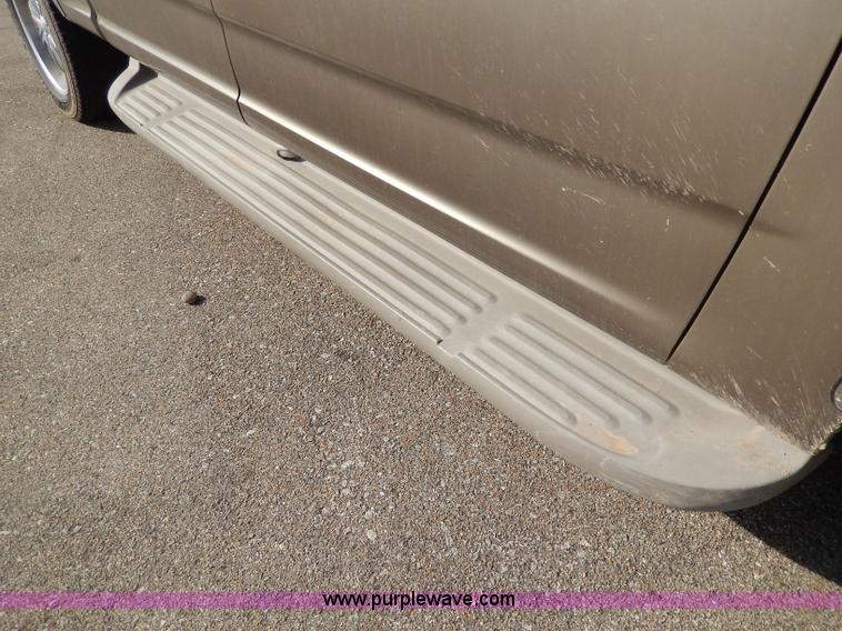 image for item H9588 2001 Ford F150 King Ranch SuperCrew pickup truck