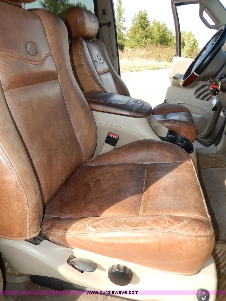 image for item H9588 2001 Ford F150 King Ranch SuperCrew pickup truck