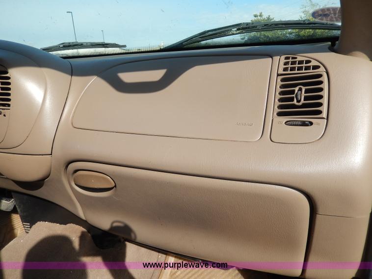 image for item H9588 2001 Ford F150 King Ranch SuperCrew pickup truck