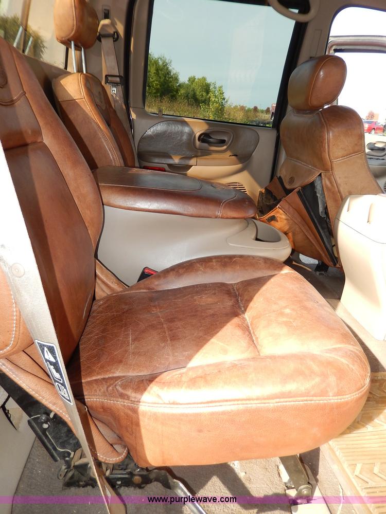 image for item H9588 2001 Ford F150 King Ranch SuperCrew pickup truck