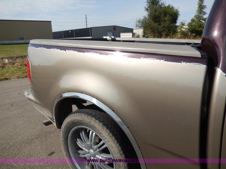 image for item H9588 2001 Ford F150 King Ranch SuperCrew pickup truck