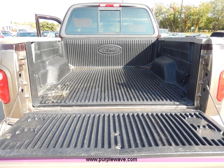 image for item H9588 2001 Ford F150 King Ranch SuperCrew pickup truck