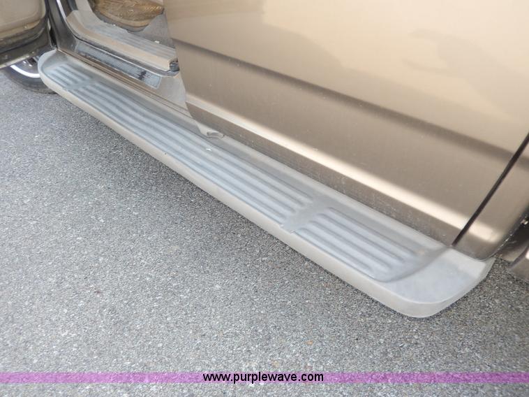 image for item H9588 2001 Ford F150 King Ranch SuperCrew pickup truck