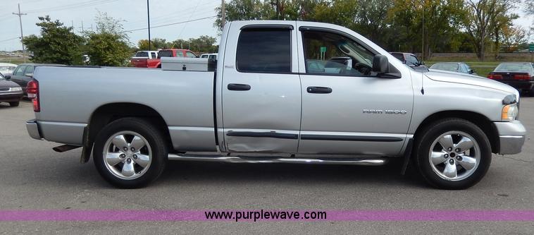 image for item H9589 2002 Dodge Ram 1500 SLT Quad Cab pickup truck