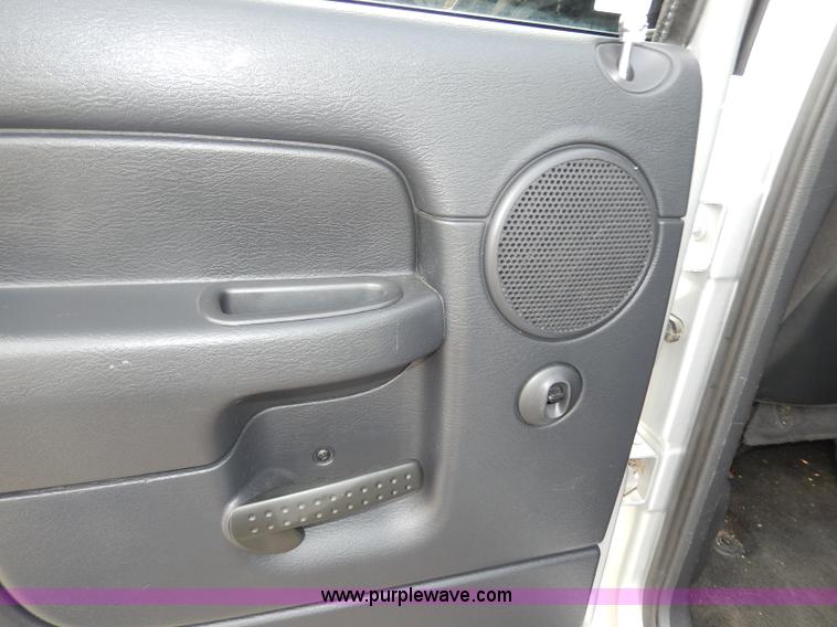 image for item H9589 2002 Dodge Ram 1500 SLT Quad Cab pickup truck