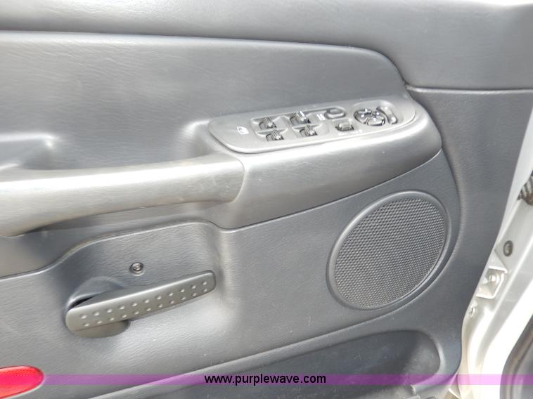 image for item H9589 2002 Dodge Ram 1500 SLT Quad Cab pickup truck