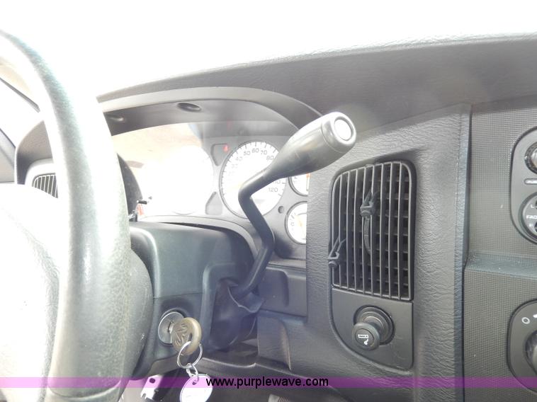 image for item H9589 2002 Dodge Ram 1500 SLT Quad Cab pickup truck