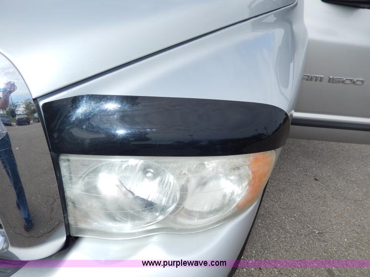 image for item H9589 2002 Dodge Ram 1500 SLT Quad Cab pickup truck