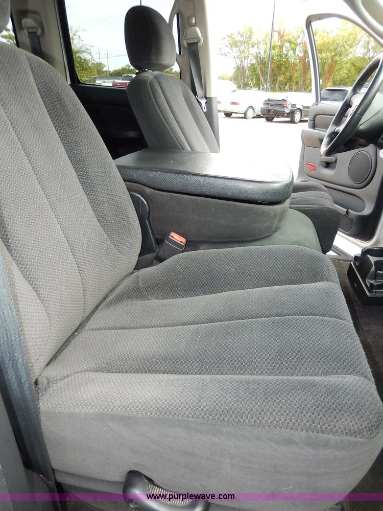 image for item H9589 2002 Dodge Ram 1500 SLT Quad Cab pickup truck