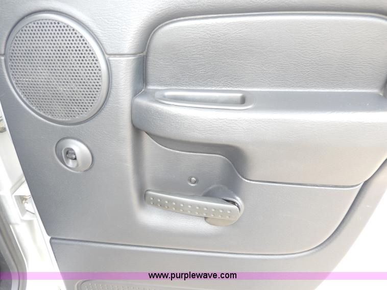 image for item H9589 2002 Dodge Ram 1500 SLT Quad Cab pickup truck