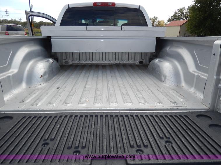 image for item H9589 2002 Dodge Ram 1500 SLT Quad Cab pickup truck