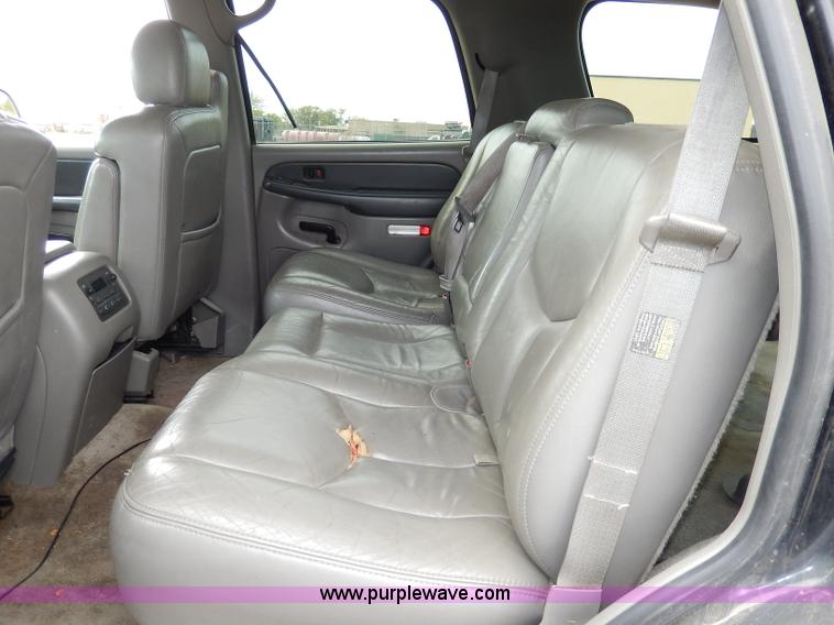 image for item H9590 2003 GMC Yukon SLT SUV