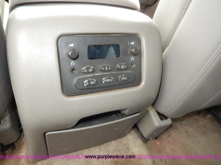 image for item H9590 2003 GMC Yukon SLT SUV