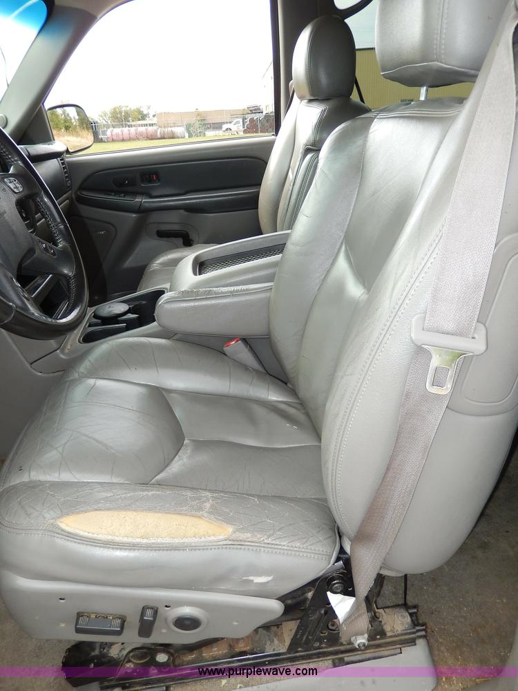 image for item H9590 2003 GMC Yukon SLT SUV