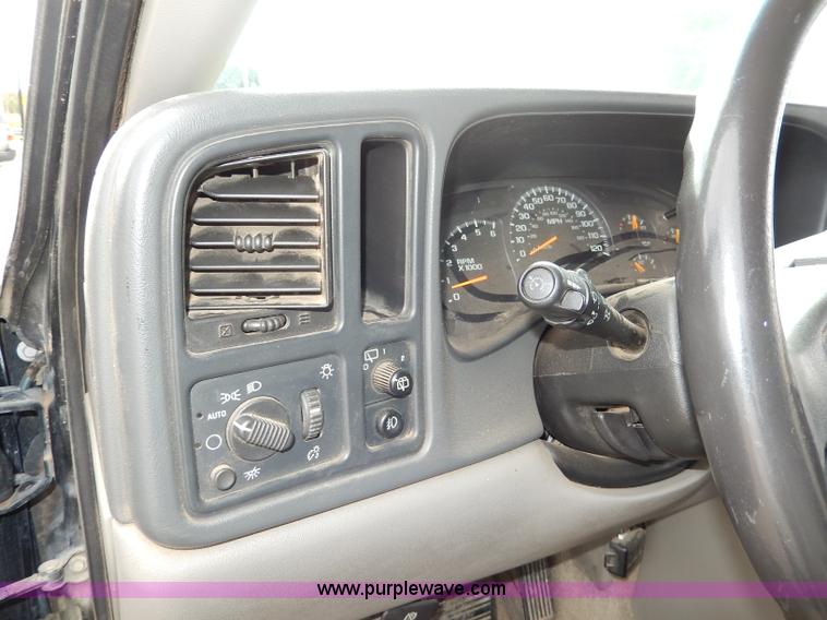 image for item H9590 2003 GMC Yukon SLT SUV
