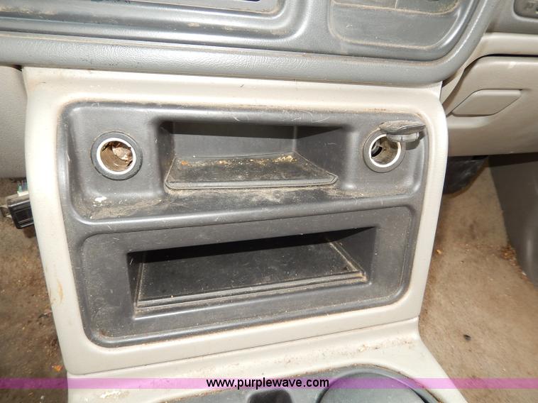 image for item H9590 2003 GMC Yukon SLT SUV