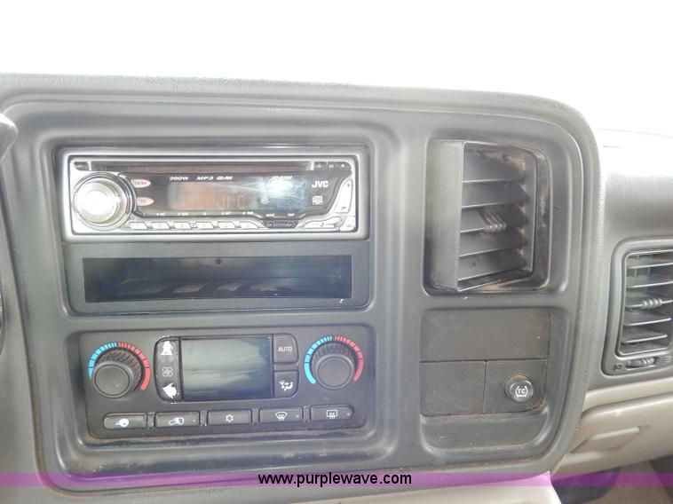 image for item H9590 2003 GMC Yukon SLT SUV