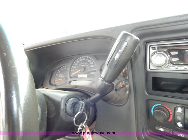 image for item H9590 2003 GMC Yukon SLT SUV