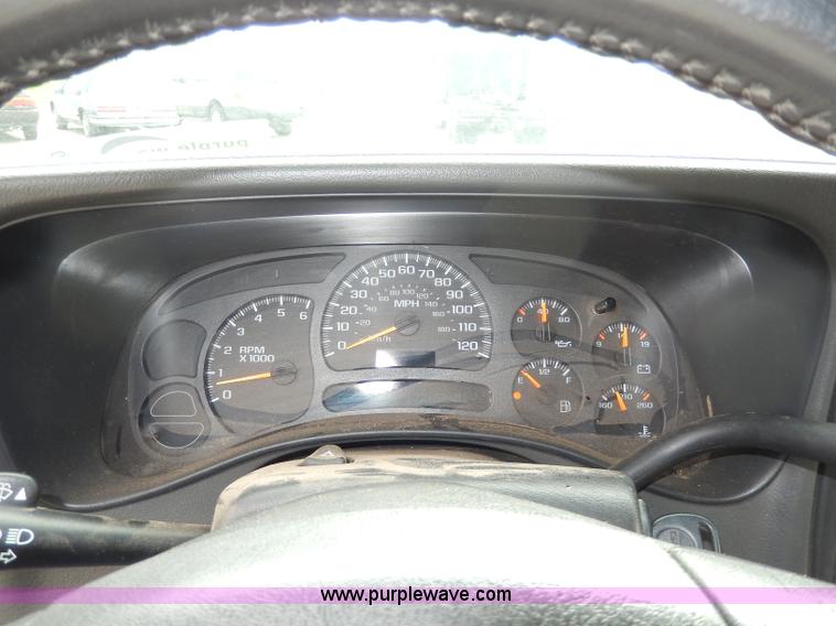 image for item H9590 2003 GMC Yukon SLT SUV