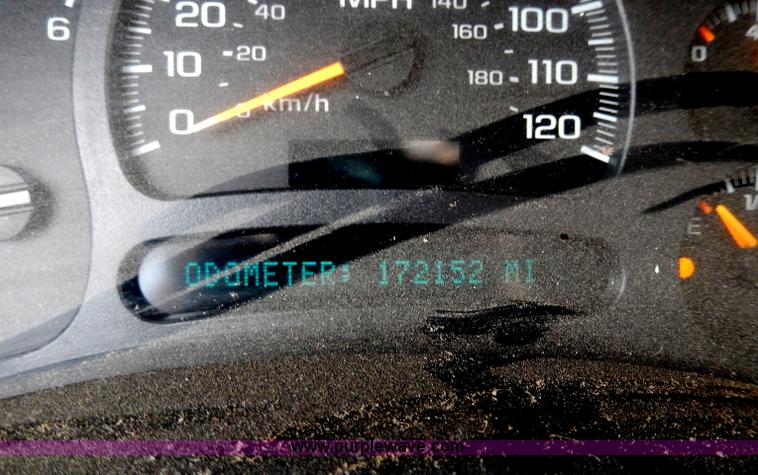 image for item H9590 2003 GMC Yukon SLT SUV