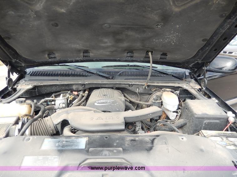 image for item H9590 2003 GMC Yukon SLT SUV