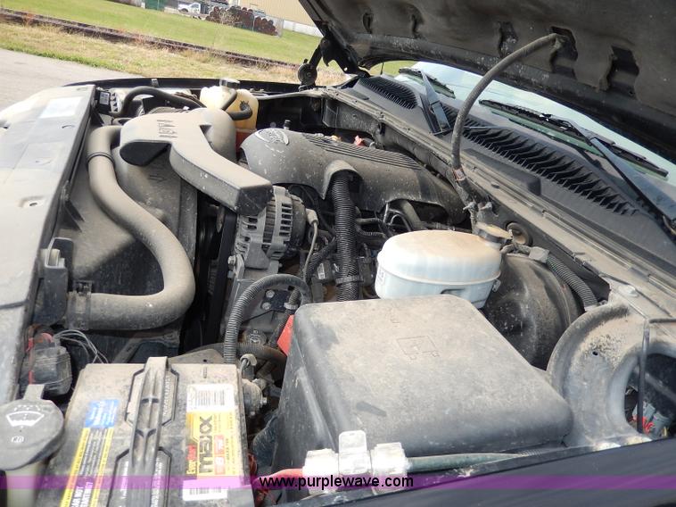 image for item H9590 2003 GMC Yukon SLT SUV