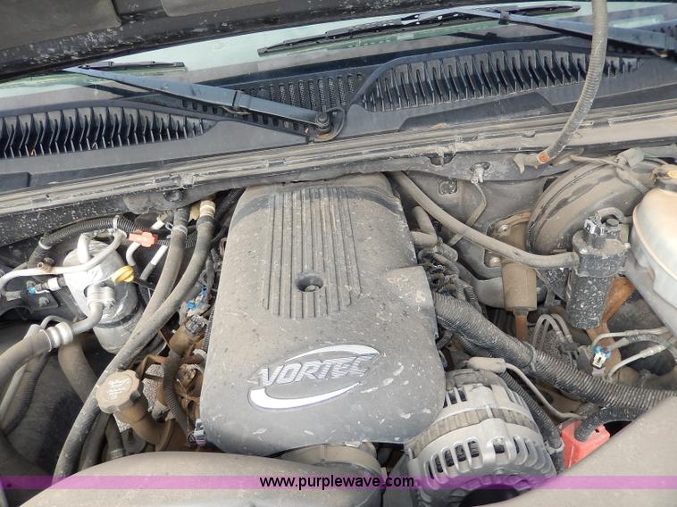 image for item H9590 2003 GMC Yukon SLT SUV