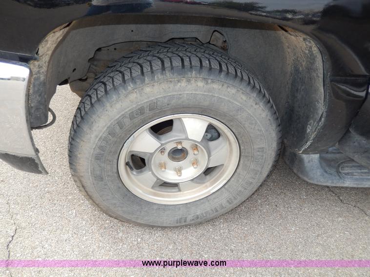 image for item H9590 2003 GMC Yukon SLT SUV