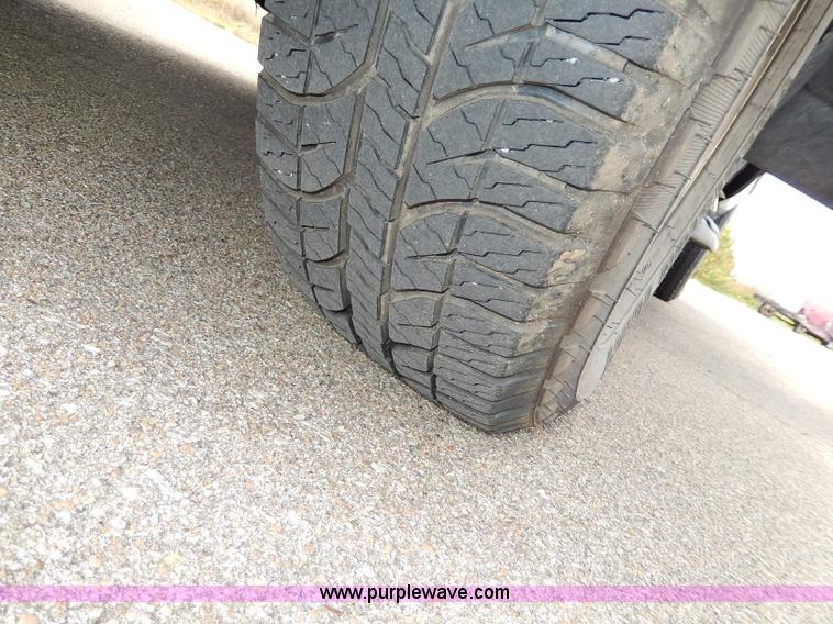 image for item H9590 2003 GMC Yukon SLT SUV