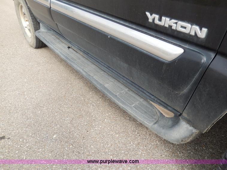 image for item H9590 2003 GMC Yukon SLT SUV
