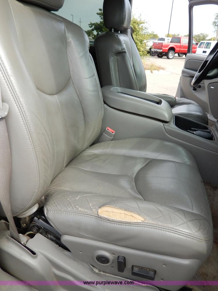 image for item H9590 2003 GMC Yukon SLT SUV