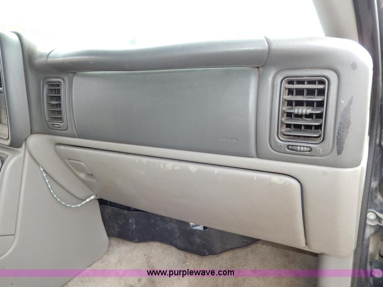 image for item H9590 2003 GMC Yukon SLT SUV