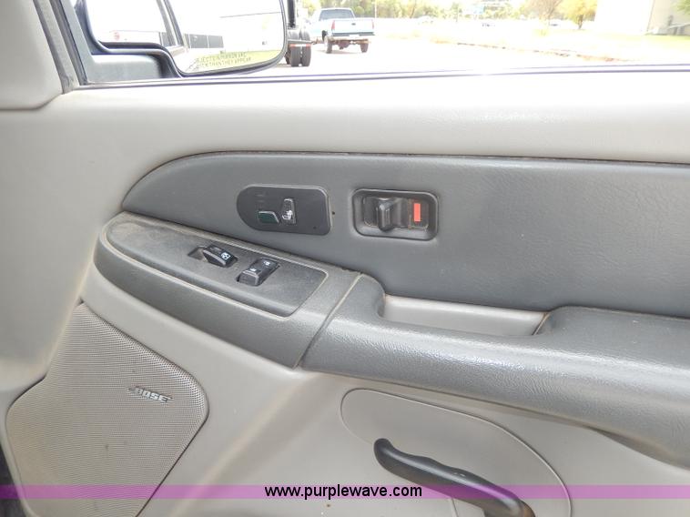 image for item H9590 2003 GMC Yukon SLT SUV