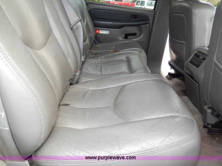 image for item H9590 2003 GMC Yukon SLT SUV