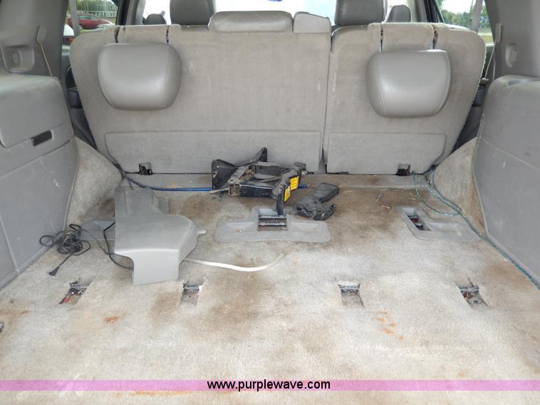 image for item H9590 2003 GMC Yukon SLT SUV