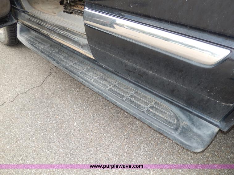 image for item H9590 2003 GMC Yukon SLT SUV