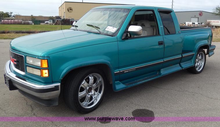 image for item H9591 1994 GMC Sierra 1500 SLE Club Cab pickup truck