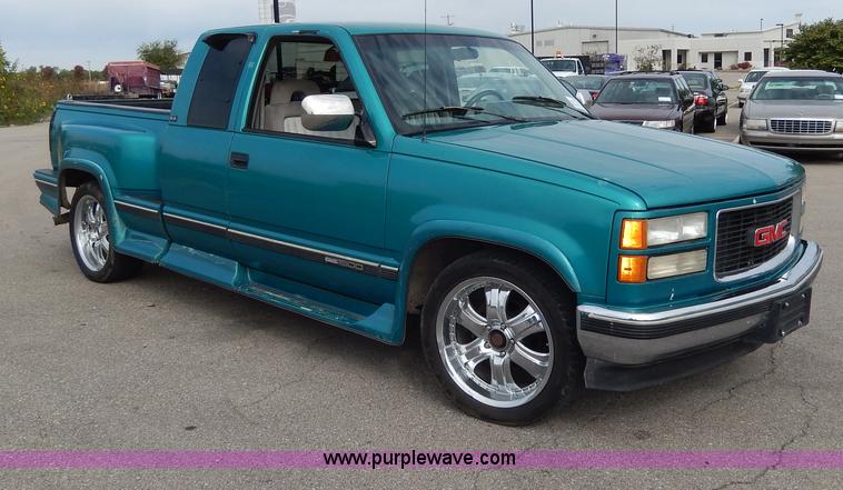 image for item H9591 1994 GMC Sierra 1500 SLE Club Cab pickup truck