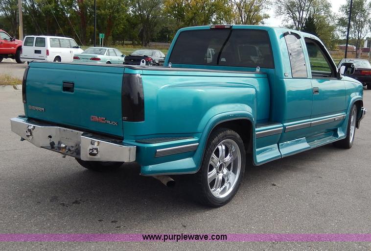 image for item H9591 1994 GMC Sierra 1500 SLE Club Cab pickup truck