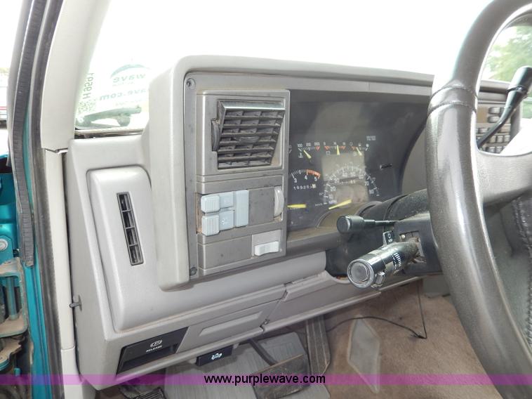 image for item H9591 1994 GMC Sierra 1500 SLE Club Cab pickup truck