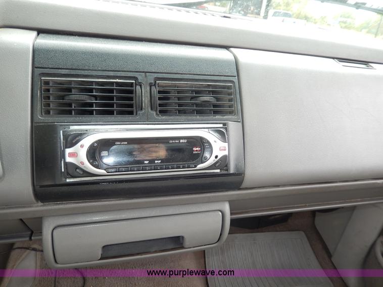 image for item H9591 1994 GMC Sierra 1500 SLE Club Cab pickup truck