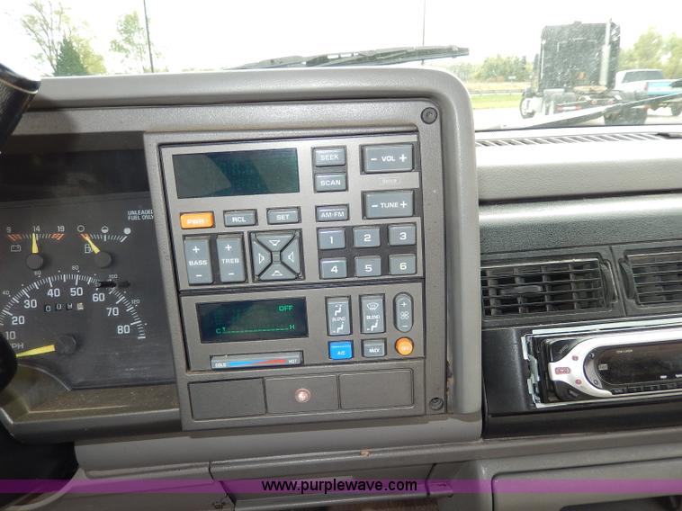 image for item H9591 1994 GMC Sierra 1500 SLE Club Cab pickup truck