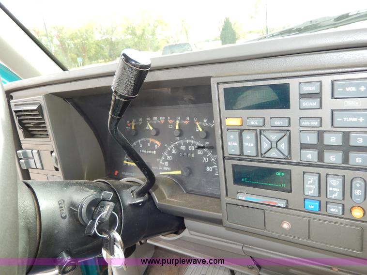 image for item H9591 1994 GMC Sierra 1500 SLE Club Cab pickup truck