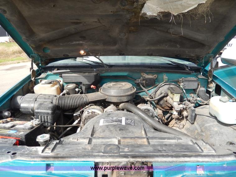 image for item H9591 1994 GMC Sierra 1500 SLE Club Cab pickup truck