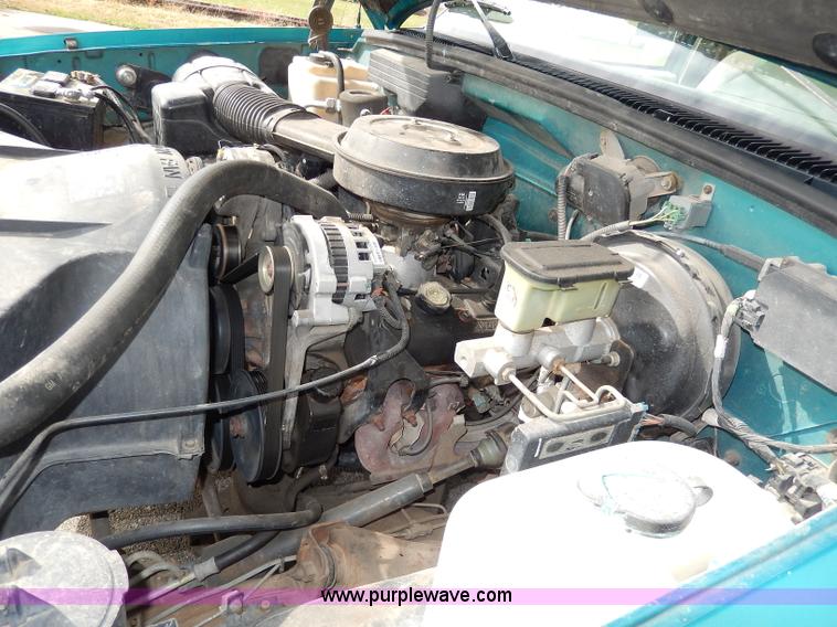 image for item H9591 1994 GMC Sierra 1500 SLE Club Cab pickup truck