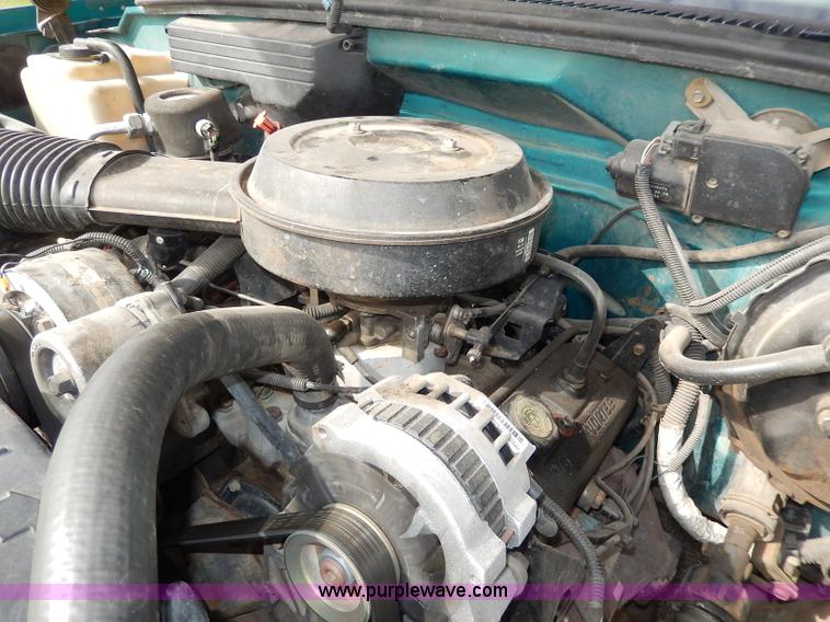 image for item H9591 1994 GMC Sierra 1500 SLE Club Cab pickup truck