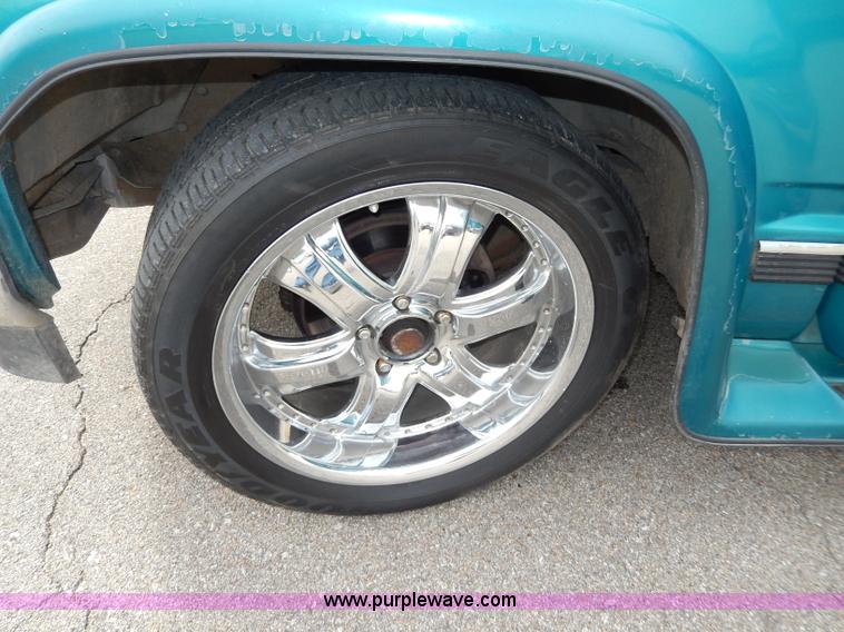 image for item H9591 1994 GMC Sierra 1500 SLE Club Cab pickup truck