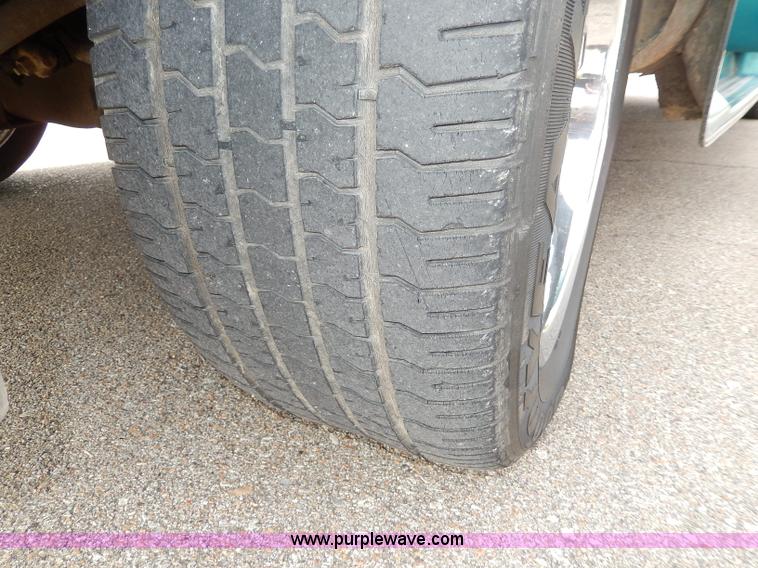 image for item H9591 1994 GMC Sierra 1500 SLE Club Cab pickup truck