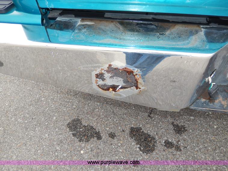 image for item H9591 1994 GMC Sierra 1500 SLE Club Cab pickup truck