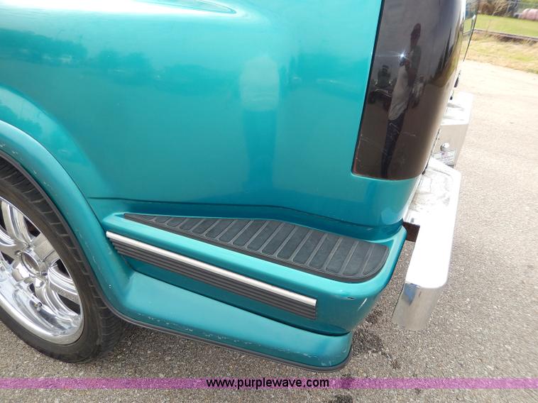 image for item H9591 1994 GMC Sierra 1500 SLE Club Cab pickup truck